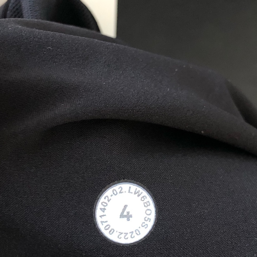 LULULEMON KEEP MOVING CROP HIGH RISE 23” INSEAM BLACK SIZE 4 LIKE NEW - Picture 8 of 11
